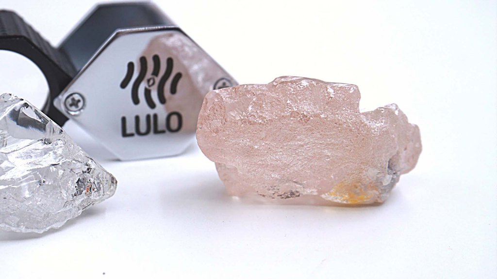 Angola/  Un diamant géant de 195 carats a été découvert dans la mine de Lulo&nbsp;&raquo;