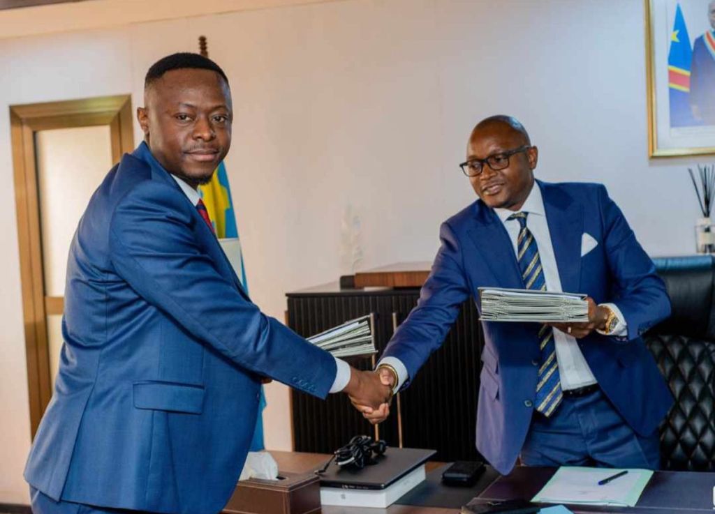 Rdc/ Remise et reprise : Teddy Lwamba prend officiellement ses fonctions aux ressources hydrauliques et&nbsp;électricité