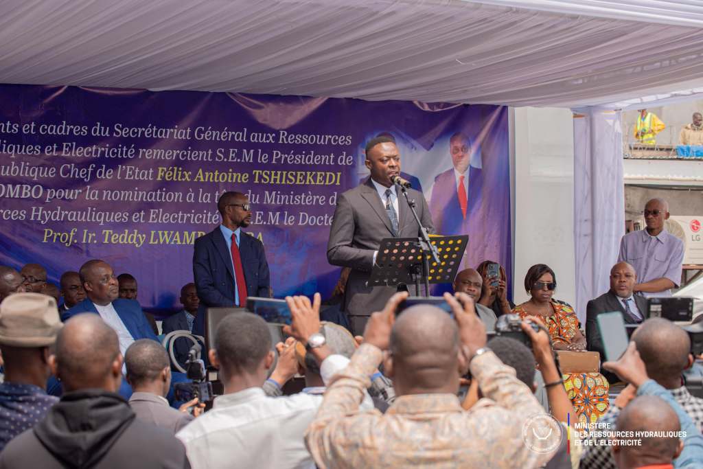 RDC/Ressources Hydrauliques : le ministre Teddy Lwamba a doté le secrétariat général des nouveaux&nbsp;véhicules