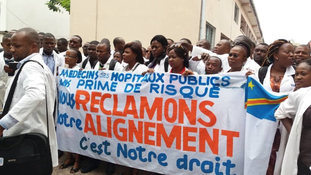 RDC/ Sit-in à la Cité de L&rsquo;OUA: Toujours pas d&rsquo;alignement à la prime de risque pour les médecins cette&nbsp;année