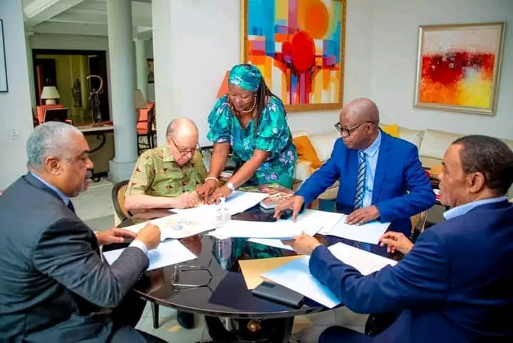 RDC : Déclaration des anciens Premiers Ministres – Léon Kengo et ses collègues prêts à participer à la réflexion sur les réformes constitutionnelles