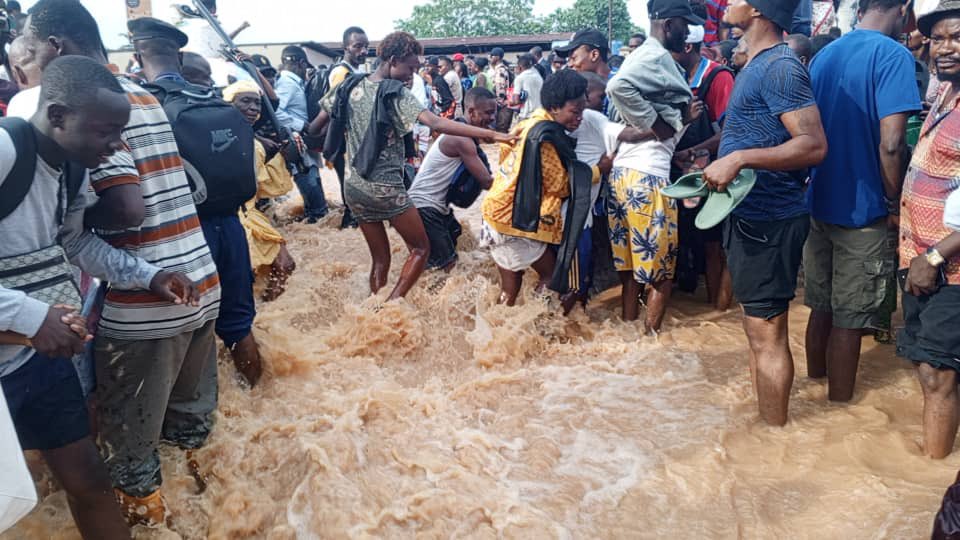RDC – Kinshasa sous les eaux après la pluie : Quand le pouvoir public dort, les Kinois&nbsp;meurent
