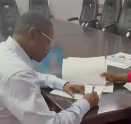 RDC – Kinshasa : Didier Bolozi signe la Charte de l’Union Sacrée et réaffirme sa loyauté à Félix&nbsp;Tshisekedi
