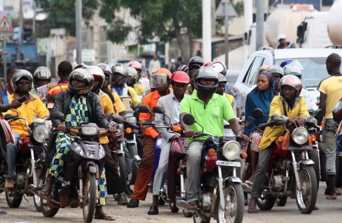 RDC / Kinshasa : Félix Tshisekedi interdit les taxis-motos au centre-ville et impose le port du&nbsp;casque