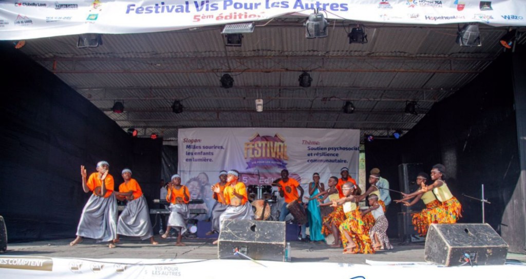 RDC / Nord-Kivu : quand l’art donne une voix aux enfants vulnérables au festival « Vis pour les autres&nbsp;»